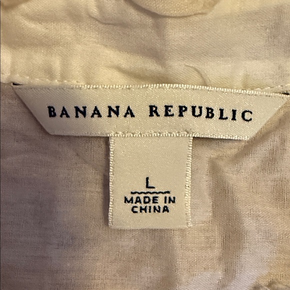 Banana Republic Women’s White Button Down Blouse - Picture 2 of 3